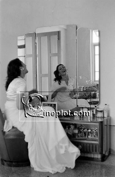 Madhubala infront of her mirror 