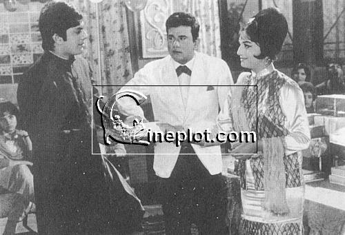 Waheed Murad, Asad Jaffrey and Rani in Devar Bhabhi (1967)