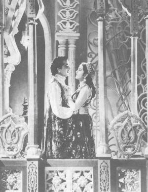 Pradeep Kumar and Bina Roy in Anarkali (1953) Pradeep Kumar and Bina Roy in Anarkali (1953)